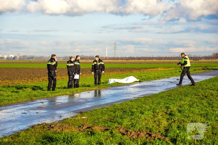 Auto te water geraakt, inzittenden overleden