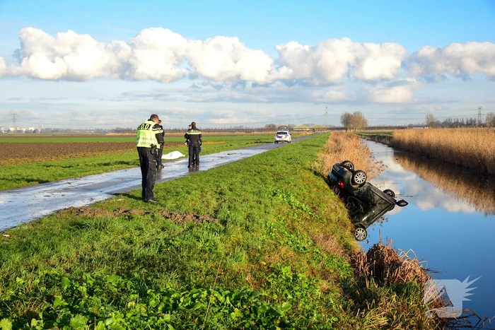Auto te water geraakt, inzittenden overleden