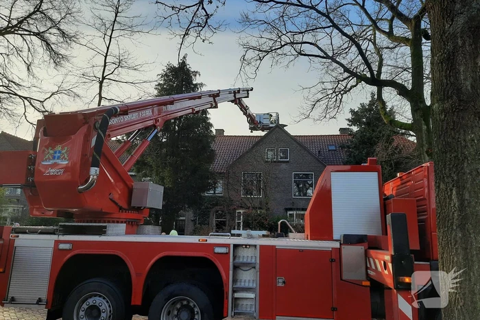 Schoorsteenbrand geveegd na brand