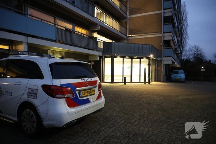 Grondstoffen voor drugs-productie in flatwoning aangetroffen