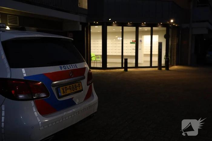 Grondstoffen voor drugs-productie in flatwoning aangetroffen