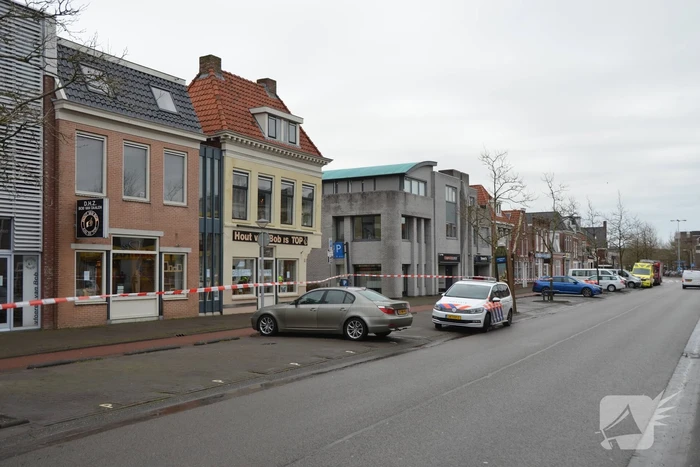 Straat afgezet en grote politie-inzet voor verward persoon