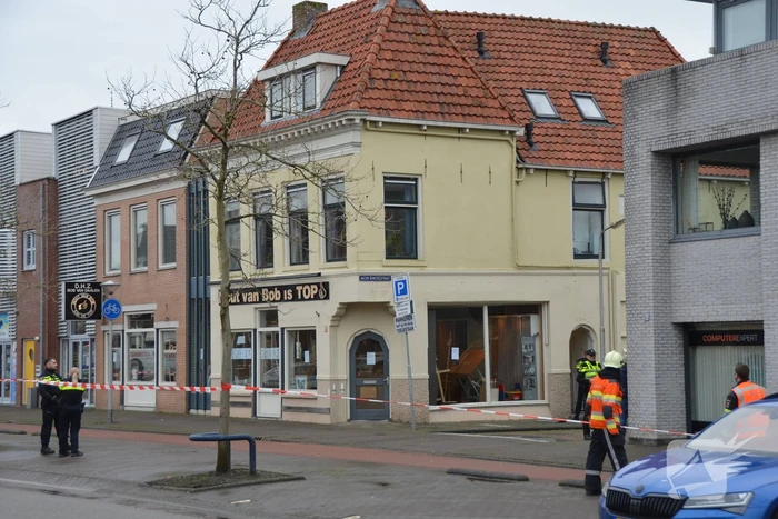 Straat afgezet en grote politie-inzet voor verward persoon