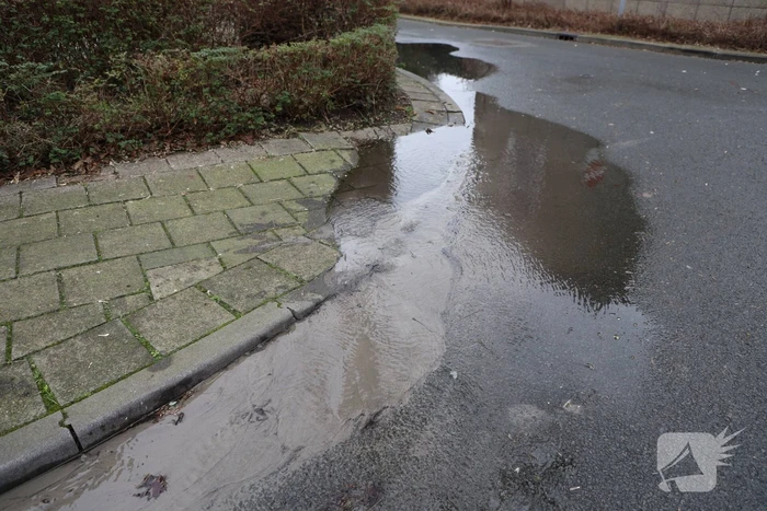 Stoep verzakt langzaam door waterlekkage
