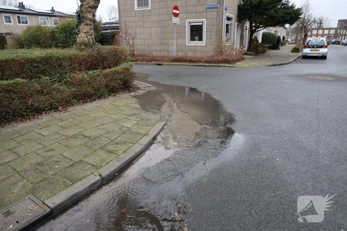 Stoep verzakt langzaam door waterlekkage