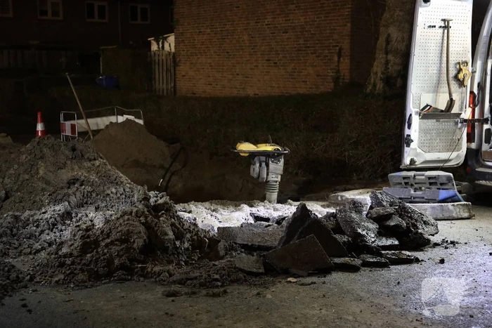Stoep verzakt langzaam door waterlekkage