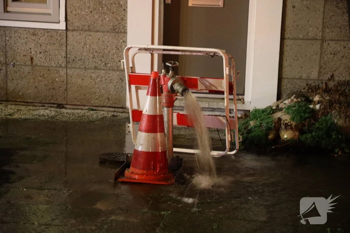 Stoep verzakt langzaam door waterlekkage