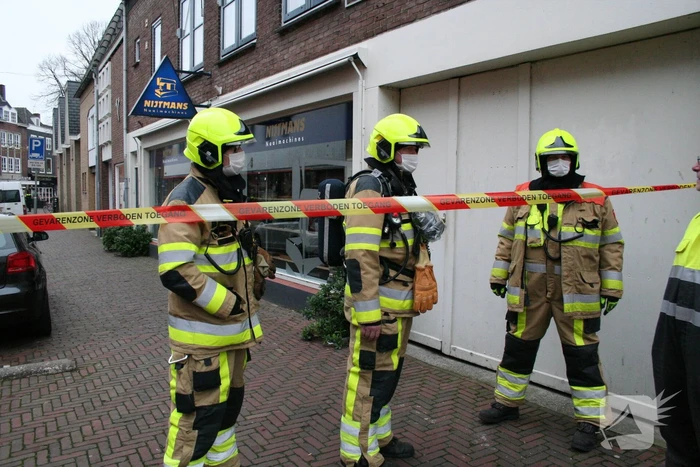 Gaslekkage in winkelstraat