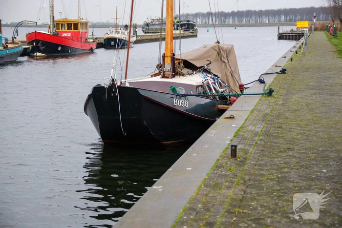 Overleden persoon op zeilboot aangetroffen
