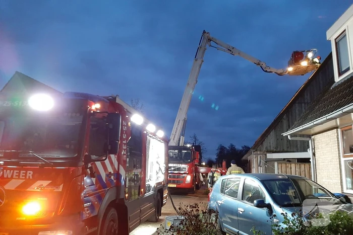 Brand in schoorsteen van woning
