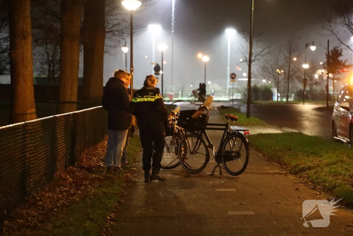 Fietser onderuit op fietspad