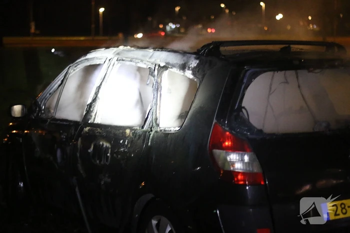 Auto verwoest door brand