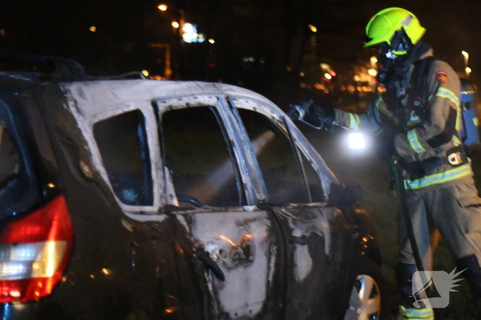 Auto verwoest door brand