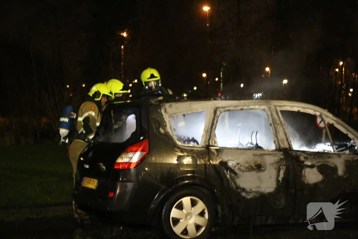 Auto verwoest door brand