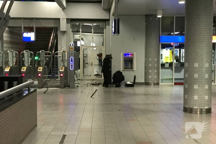 Plofkraak op pinautomaat station