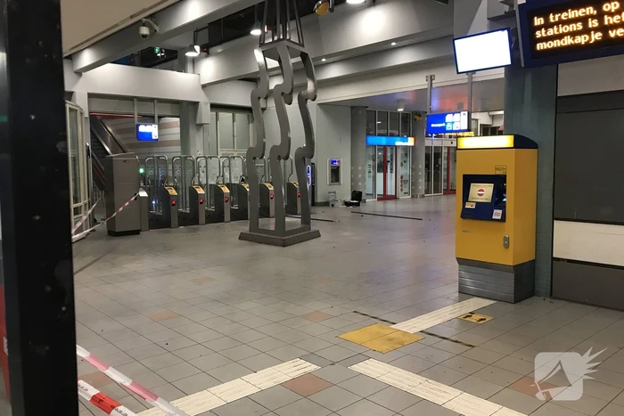 Plofkraak op pinautomaat station