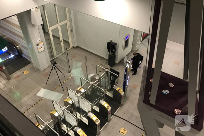 Plofkraak op pinautomaat station