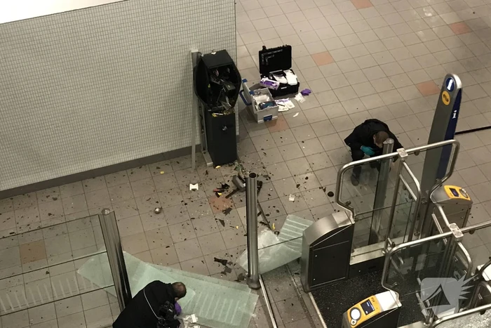 Plofkraak op pinautomaat station