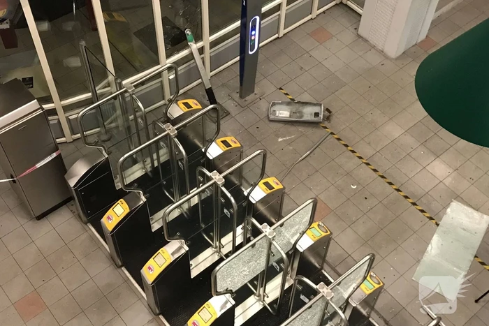 Plofkraak op pinautomaat station