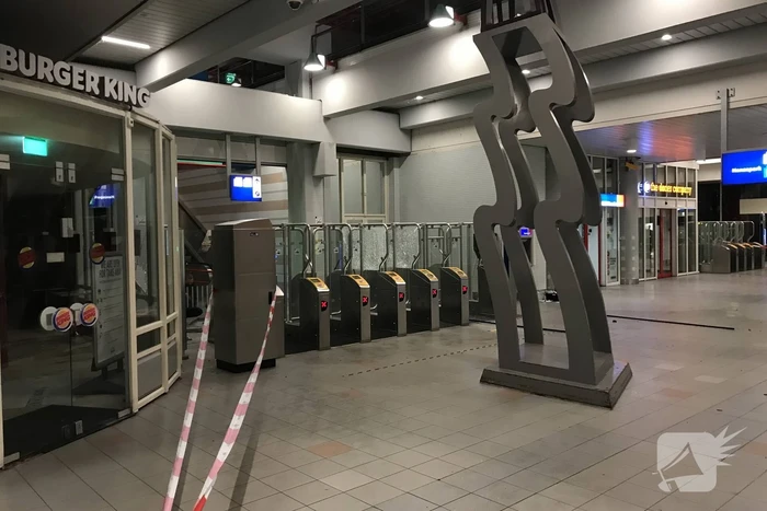 Plofkraak op pinautomaat station