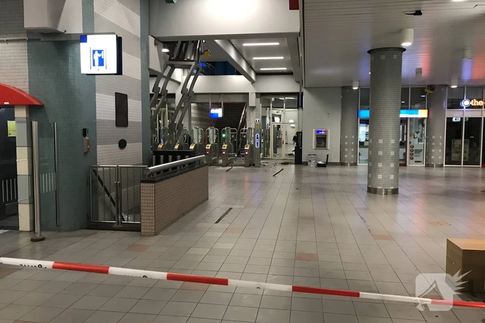 Plofkraak op pinautomaat station