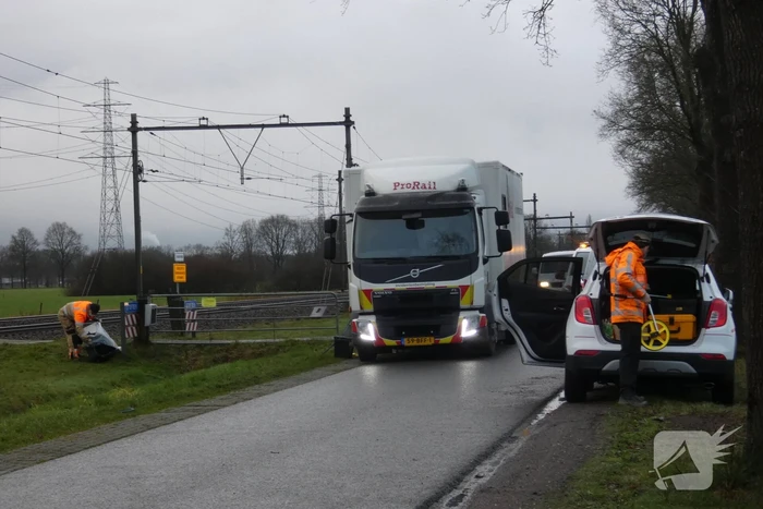 Dode na botsing met trein op onbewaakte spoorwegovergang