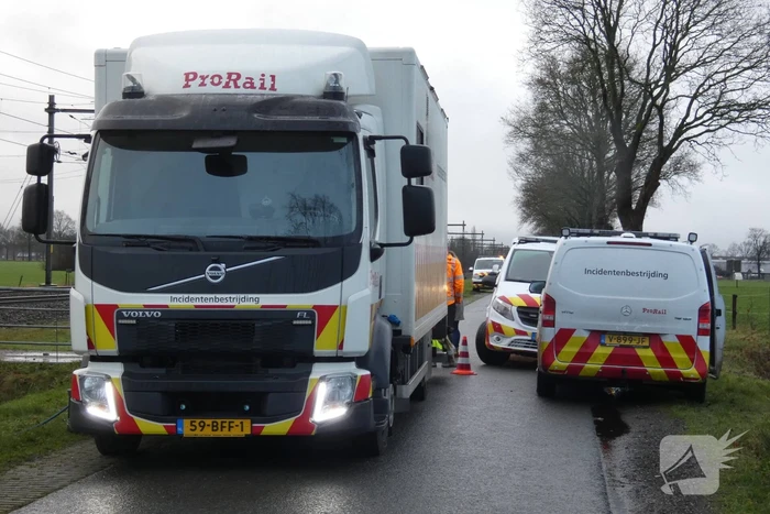 Dode na botsing met trein op onbewaakte spoorwegovergang