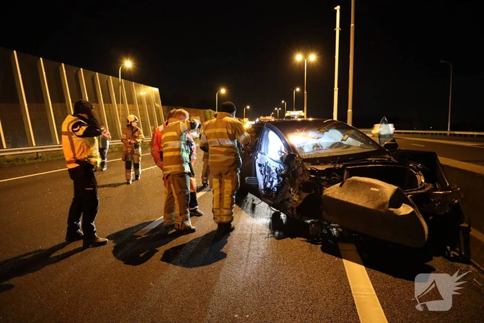 Enorme schade na crash met Tesla op RIMOB