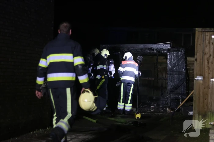 Schuur compleet verwoest door felle brand
