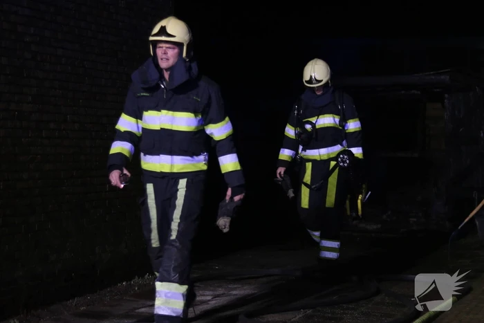 Schuur compleet verwoest door felle brand