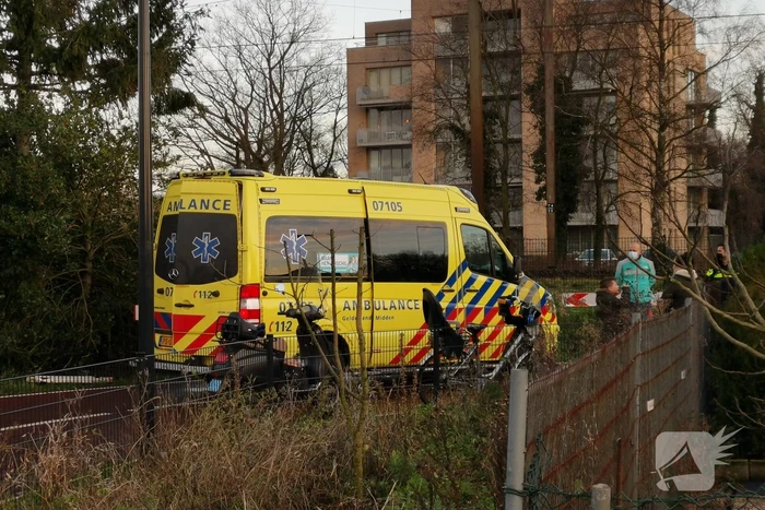 Fietser gaat hard onderuit door gladheid