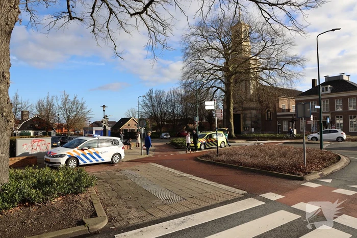 Fietser gewond bij ongeval op rotonde