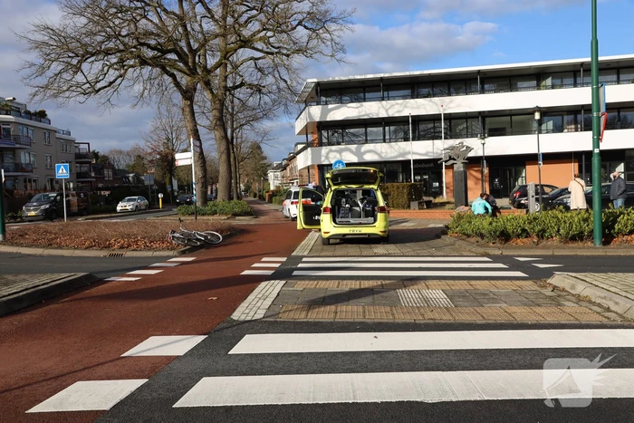 Fietser gewond bij ongeval op rotonde