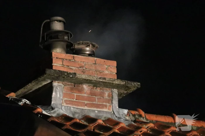 Brand in schoorsteen van woning