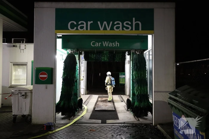 Brandweer doet onderzoek bij Carwash BP-tankstation