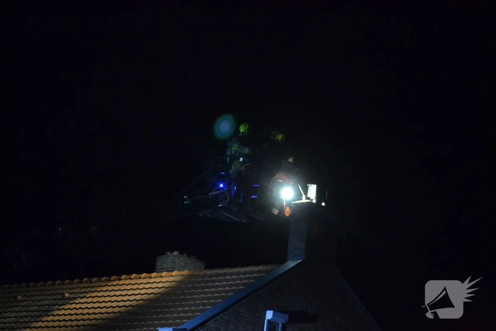 Brandweer doet onderzoek naar mogelijke schoorsteenbrand