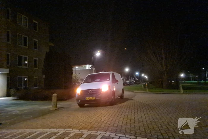 Politie breekt deur open na waterlekkage