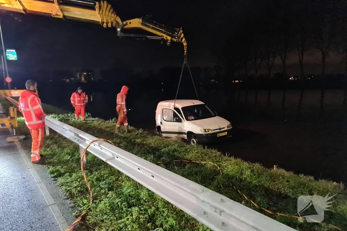 Auto te water geraakt
