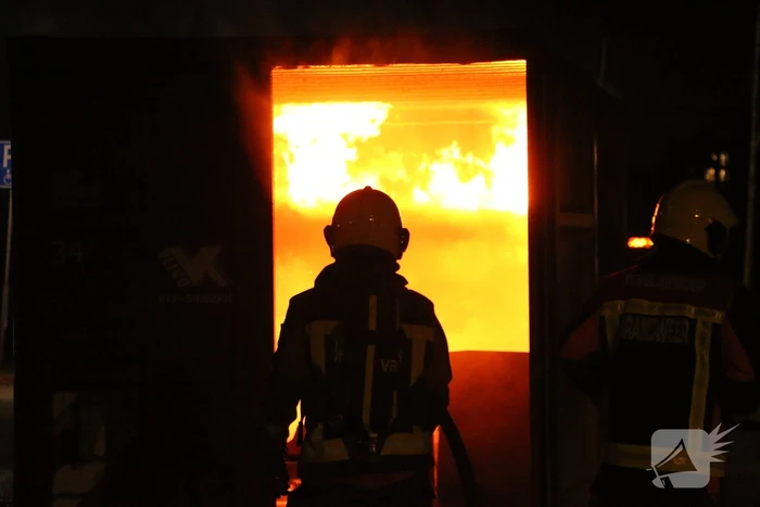 Zee container in lichterlaaie