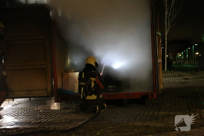 Zee container in lichterlaaie