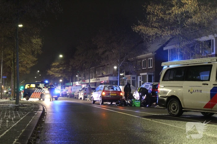 Brommer rijdt vermoedelijk achterop personenauto