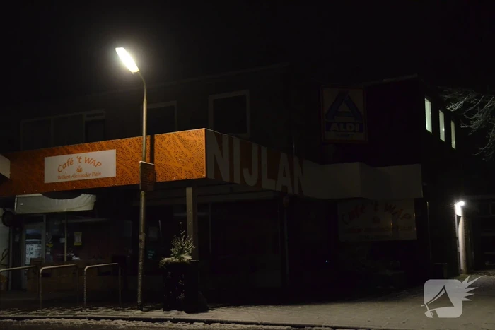 Café 't Wap opent deuren en politie doet inval