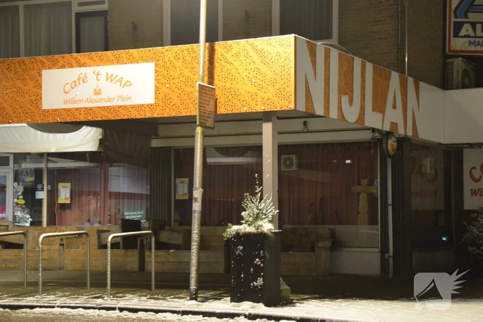 Café 't Wap opent deuren en politie doet inval