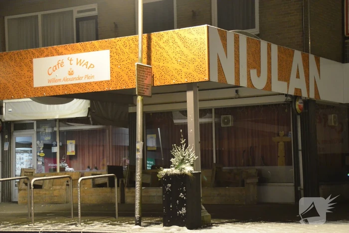 Café 't Wap opent deuren en politie doet inval