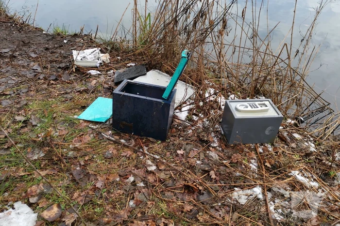 Magneetvissers halen drie kluizen naar boven