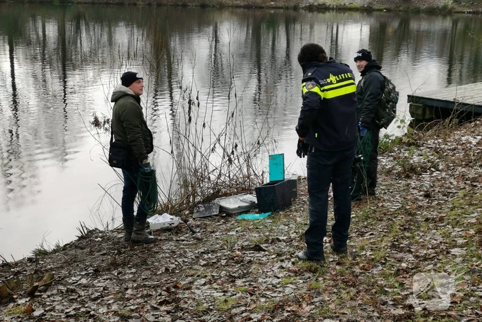 Magneetvissers halen drie kluizen naar boven