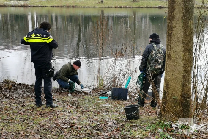 Magneetvissers halen drie kluizen naar boven