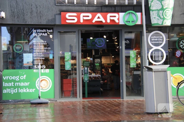 Schuifdeur kapot na poging tot inbraak in Spar