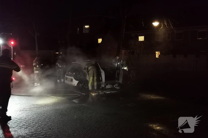 Veel rook na brand in personenauto