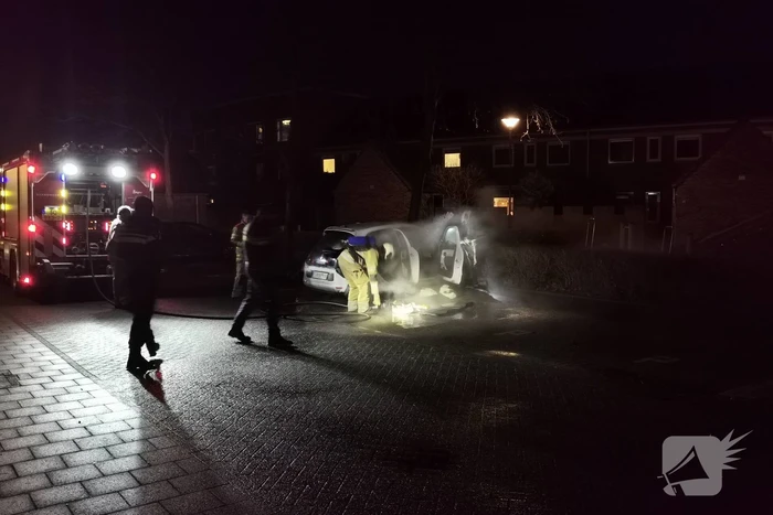 Veel rook na brand in personenauto